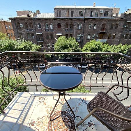 Amiryan Street 1 Bedroom Deluxe Apartment With Balcony Am104 エレバン エクステリア 写真