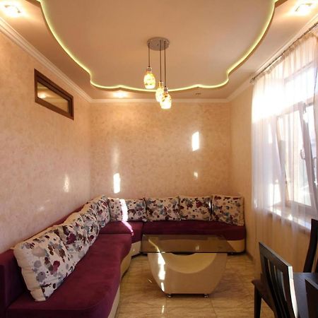 Amiryan Street 1 Bedroom Deluxe Apartment With Balcony Am104 エレバン エクステリア 写真