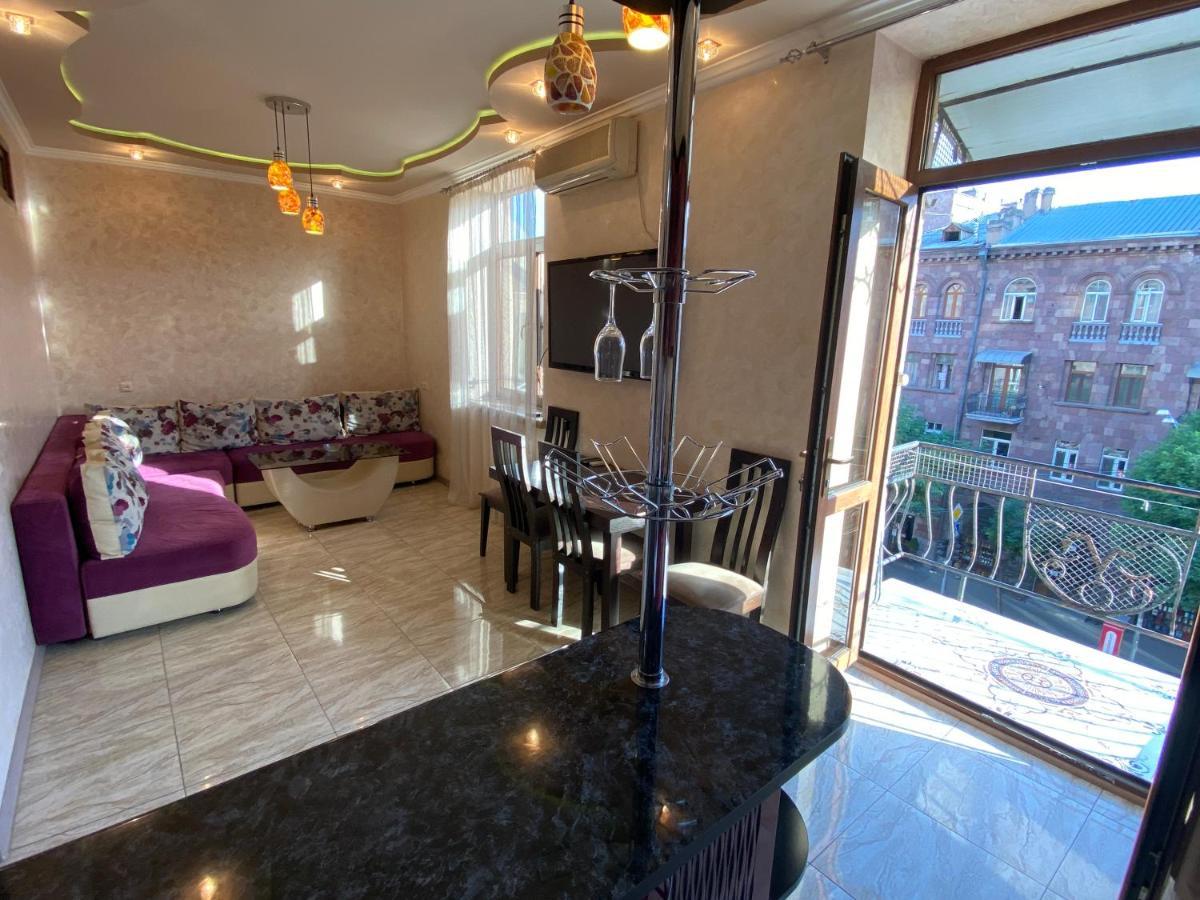 Amiryan Street 1 Bedroom Deluxe Apartment With Balcony Am104 エレバン エクステリア 写真