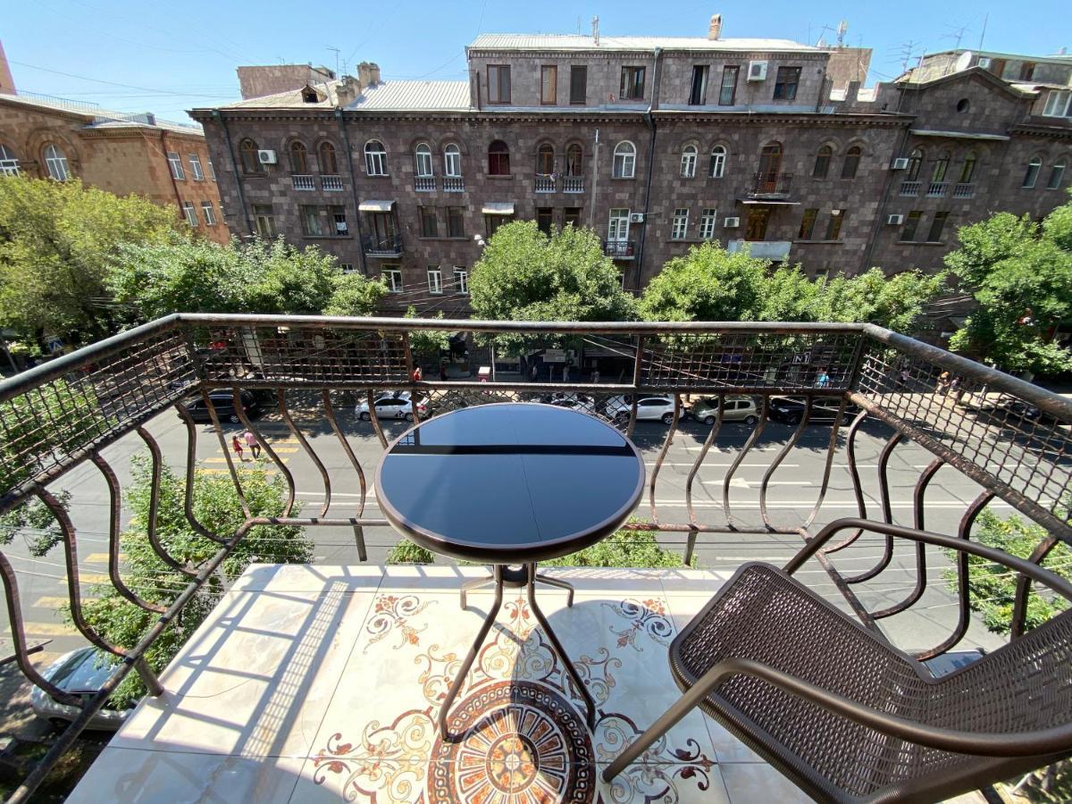 Amiryan Street 1 Bedroom Deluxe Apartment With Balcony Am104 エレバン エクステリア 写真