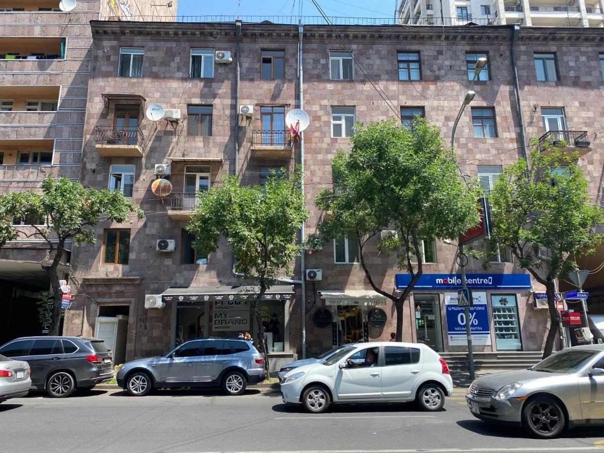 Amiryan Street 1 Bedroom Deluxe Apartment With Balcony Am104 エレバン エクステリア 写真