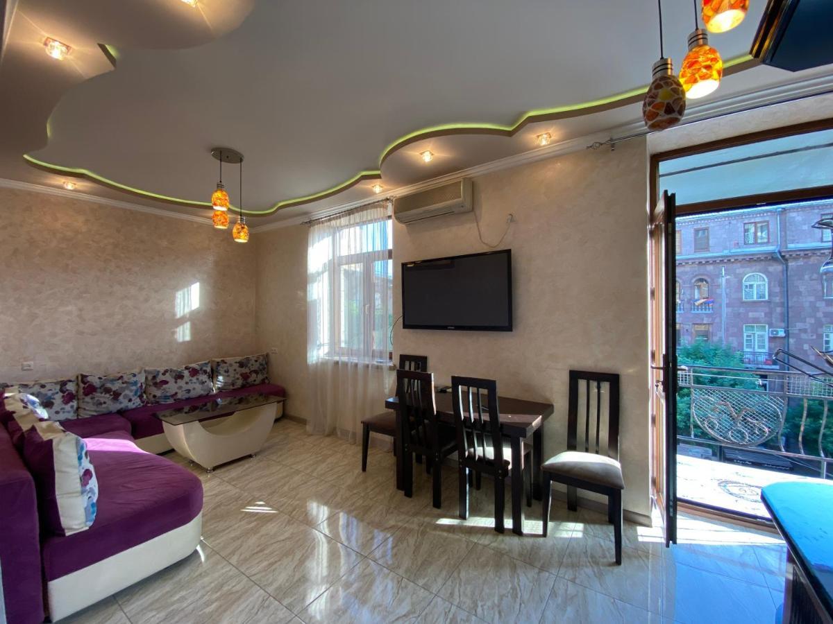 Amiryan Street 1 Bedroom Deluxe Apartment With Balcony Am104 エレバン エクステリア 写真