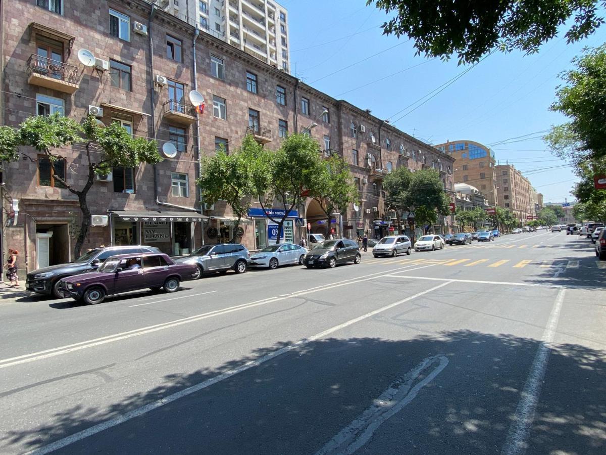 Amiryan Street 1 Bedroom Deluxe Apartment With Balcony Am104 エレバン エクステリア 写真
