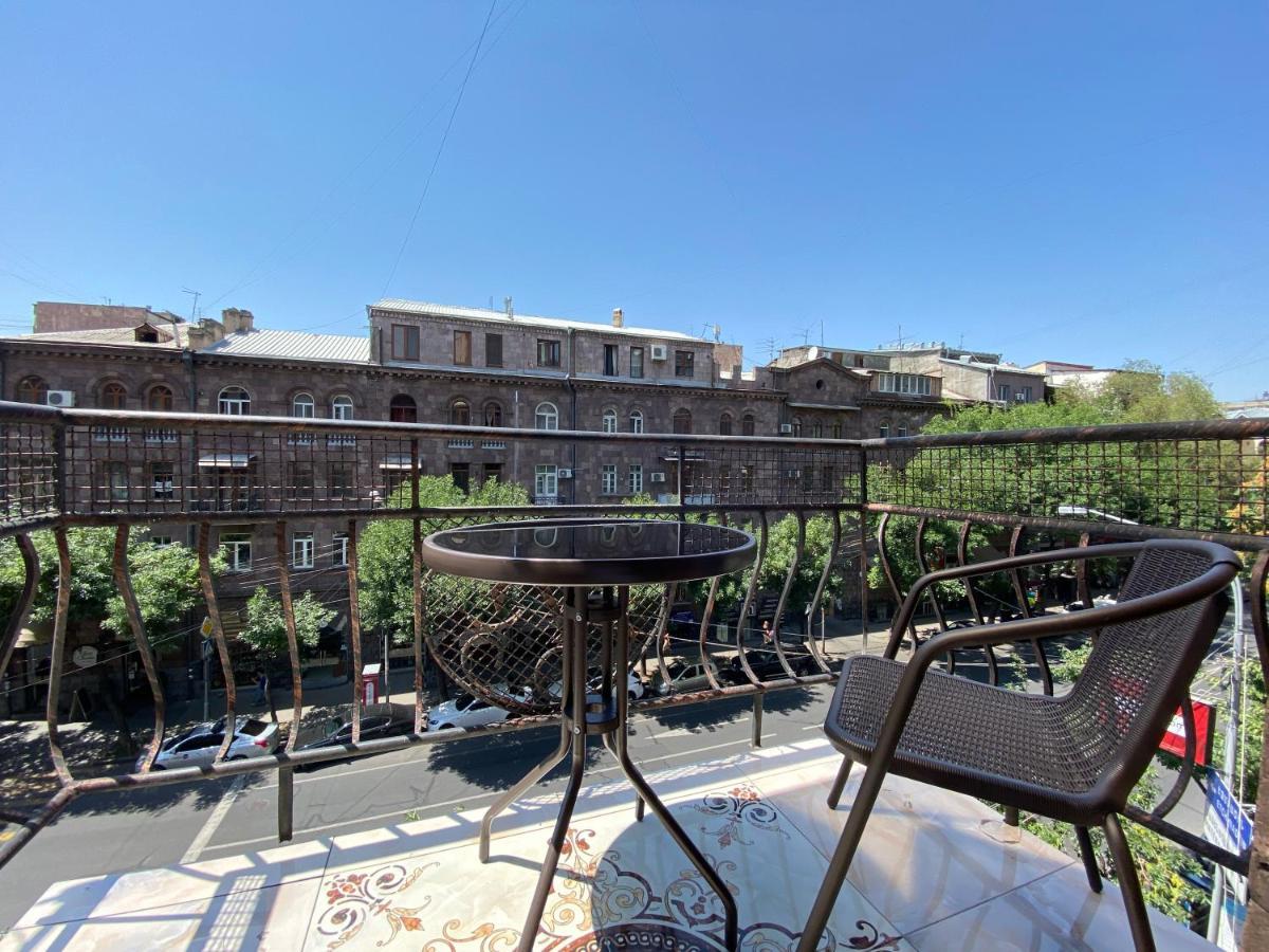 Amiryan Street 1 Bedroom Deluxe Apartment With Balcony Am104 エレバン エクステリア 写真