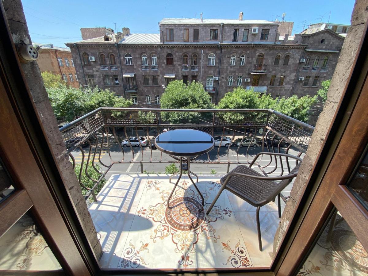 Amiryan Street 1 Bedroom Deluxe Apartment With Balcony Am104 エレバン エクステリア 写真