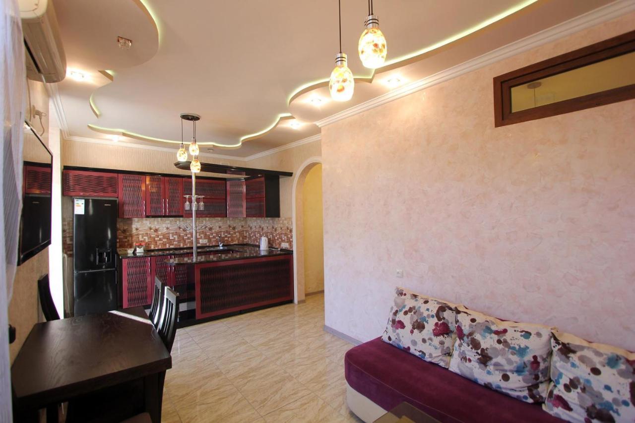 Amiryan Street 1 Bedroom Deluxe Apartment With Balcony Am104 エレバン エクステリア 写真