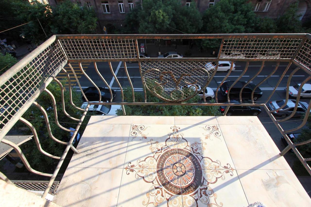 Amiryan Street 1 Bedroom Deluxe Apartment With Balcony Am104 エレバン エクステリア 写真