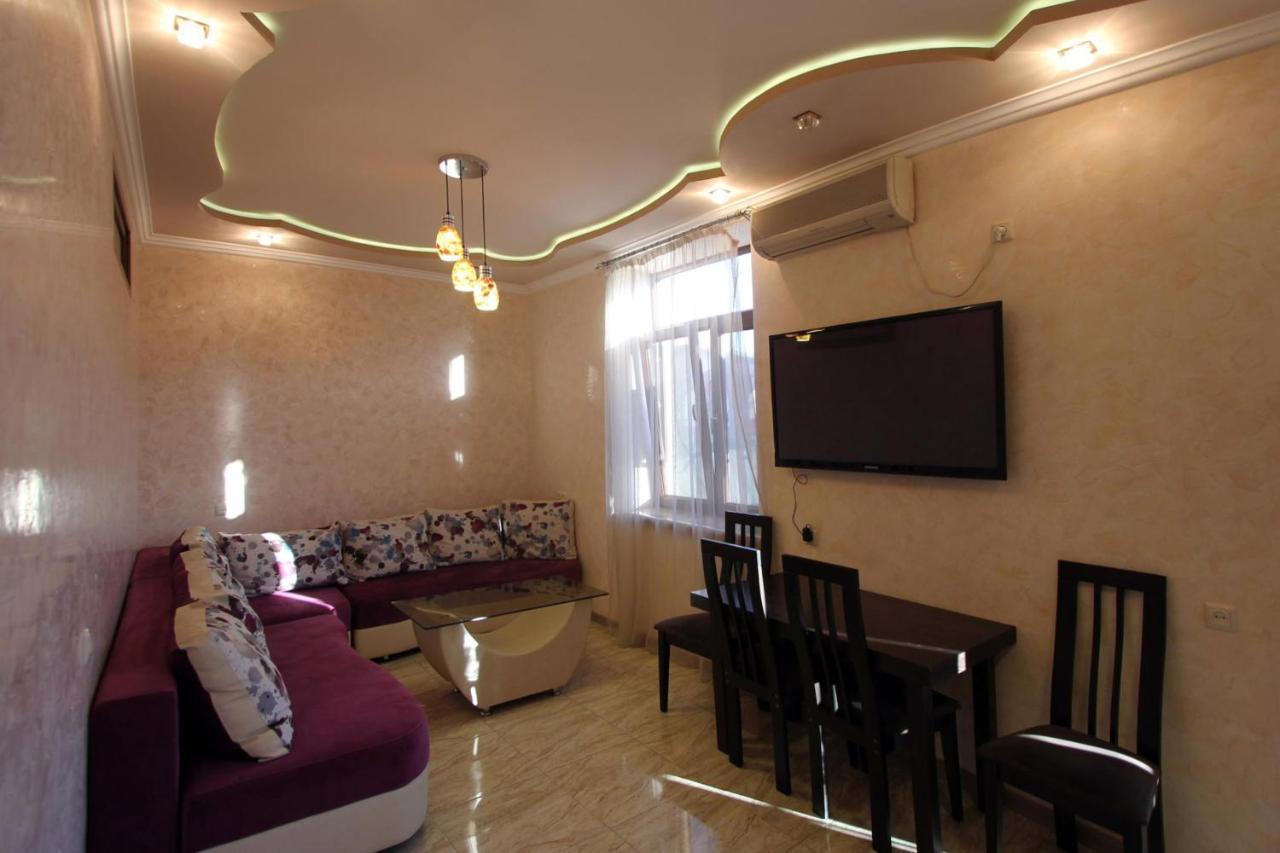 Amiryan Street 1 Bedroom Deluxe Apartment With Balcony Am104 エレバン エクステリア 写真